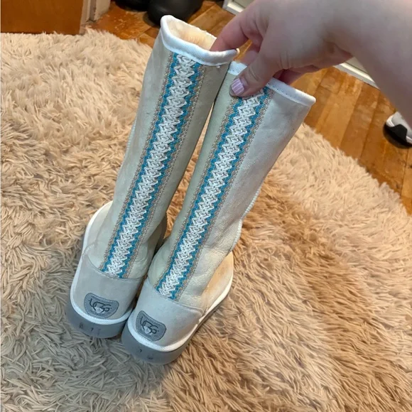 UGG Australia Boots - Picture 3 of 5